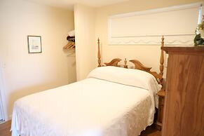 By the Sea Guests Bed & Breakfast & Suites