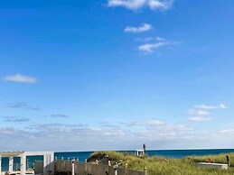 By the Sea Guests Bed & Breakfast & Suites