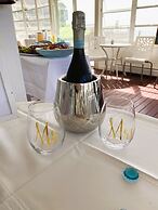 By the Sea Guests Bed & Breakfast & Suites