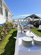 By the Sea Guests Bed & Breakfast & Suites