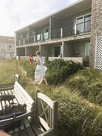 By the Sea Guests Bed & Breakfast & Suites