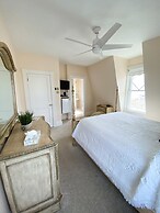 By the Sea Guests Bed & Breakfast & Suites