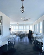 By the Sea Guests Bed & Breakfast & Suites