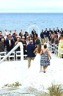 By the Sea Guests Bed & Breakfast & Suites