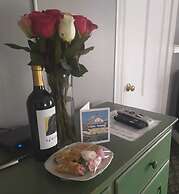 By the Sea Guests Bed & Breakfast & Suites