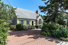 By the Sea Guests Bed & Breakfast & Suites