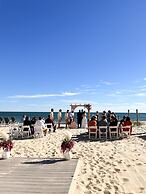 By the Sea Guests Bed & Breakfast & Suites