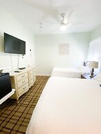 By the Sea Guests Bed & Breakfast & Suites