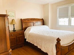 By the Sea Guests Bed & Breakfast & Suites