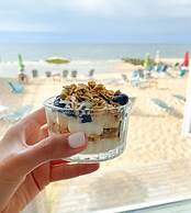 By the Sea Guests Bed & Breakfast & Suites