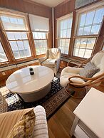 By the Sea Guests Bed & Breakfast & Suites