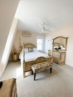 By the Sea Guests Bed & Breakfast & Suites