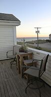 By the Sea Guests Bed & Breakfast & Suites