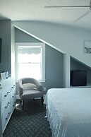 By the Sea Guests Bed & Breakfast & Suites