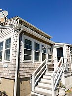 By the Sea Guests Bed & Breakfast & Suites