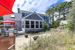 By the Sea Guests Bed & Breakfast & Suites