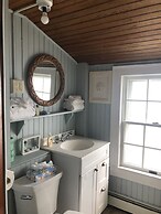 By the Sea Guests Bed & Breakfast & Suites