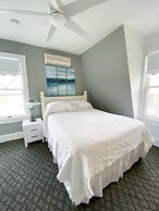 By the Sea Guests Bed & Breakfast & Suites