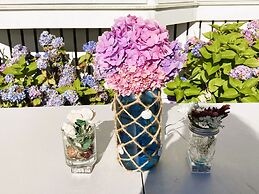 By the Sea Guests Bed & Breakfast & Suites