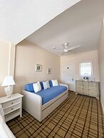 By the Sea Guests Bed & Breakfast & Suites