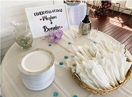 By the Sea Guests Bed & Breakfast & Suites