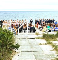 By the Sea Guests Bed & Breakfast & Suites