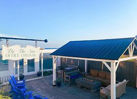 By the Sea Guests Bed & Breakfast & Suites