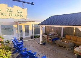 By the Sea Guests Bed & Breakfast & Suites