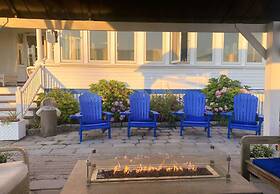 By the Sea Guests Bed & Breakfast & Suites