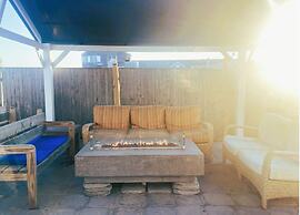 By the Sea Guests Bed & Breakfast & Suites