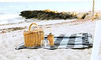 By the Sea Guests Bed & Breakfast & Suites