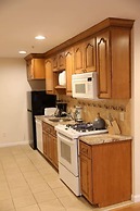 By the Sea Guests Bed & Breakfast & Suites