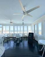 By the Sea Guests Bed & Breakfast & Suites