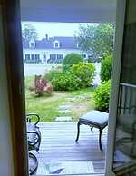 By the Sea Guests Bed & Breakfast & Suites