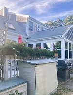 By the Sea Guests Bed & Breakfast & Suites