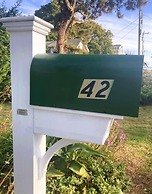 By the Sea Guests Bed & Breakfast & Suites