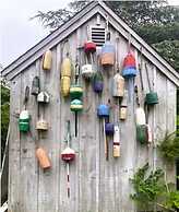 By the Sea Guests Bed & Breakfast & Suites