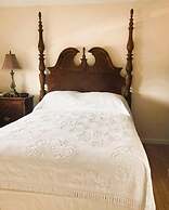 By the Sea Guests Bed & Breakfast & Suites