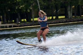 Lake Forest Resort & Club