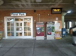 The Floral Park Motor Lodge