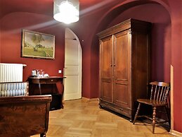 Small Luxury Palace Residence