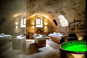 Uroczysko Siedmiu Stawów Luxury Hotel