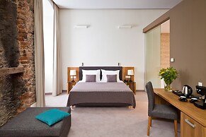 Uroczysko Siedmiu Stawów Luxury Hotel