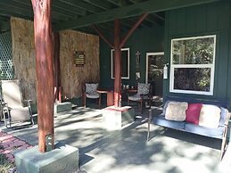 Aloha Crater Lodge and Lava Tube