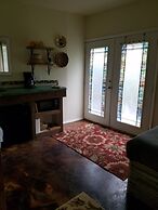 Aloha Crater Lodge and Lava Tube