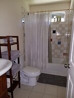 Aloha Crater Lodge and Lava Tube