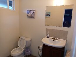 Aloha Crater Lodge and Lava Tube