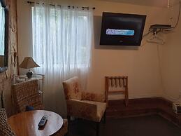 Aloha Crater Lodge and Lava Tube