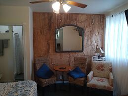 Aloha Crater Lodge and Lava Tube