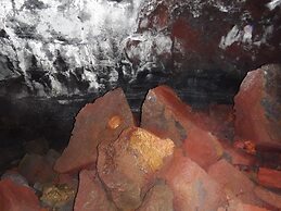 Aloha Crater Lodge and Lava Tube